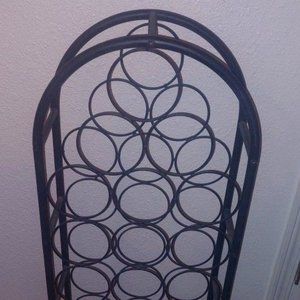 Black wrought iron wine rack 18 bottler